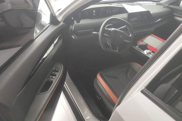 Used CHANGAN UNI-V 2025 1.5T 500Bar High-Energy Version Driver Seat
