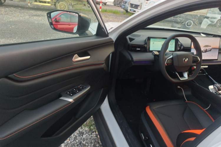 Used CHANGAN UNI-V 2025 Model Third-Generation 1.5T 500Bar Prestige Sports Edition Driver Seat