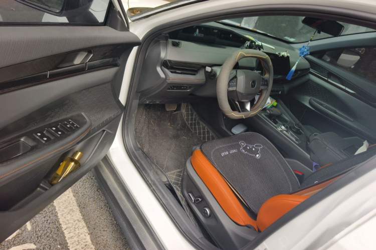 Used CHANGAN UNI-V 2025 1.5T 500Bar Prestige Sporty Version Driver Seat
