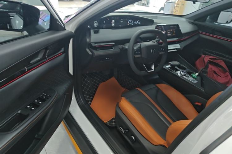 Used CHANGAN UNI-V 2025 1.5T 500Bar Prestige Sporty Version Driver Seat