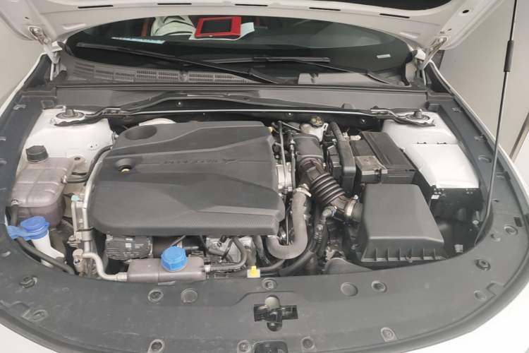 Used CHANGAN UNI-V 2025 1.5T 500Bar High-Energy Version Engine Bay
