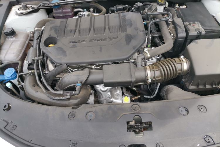 Used CHANGAN UNI-V 2025 Model Third-Generation 2.0T Dynamic Edition Engine Bay