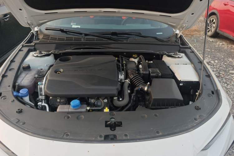 Used CHANGAN UNI-V 2025 Model Third-Generation 1.5T 500Bar Prestige Sports Edition Engine Bay