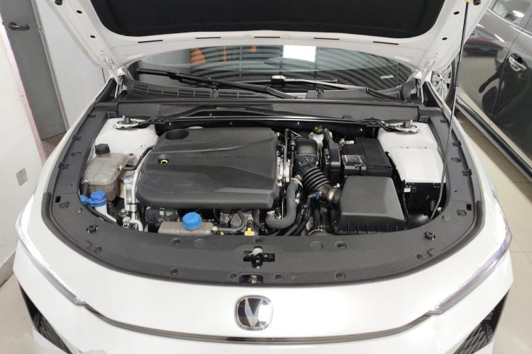 Used CHANGAN UNI-V 2025 1.5T 500Bar Prestige Sporty Version Engine Bay