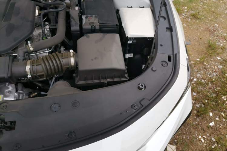 Used CHANGAN UNI-V 2025 Model Third-Generation 2.0T Dynamic Edition Engine Bay Left