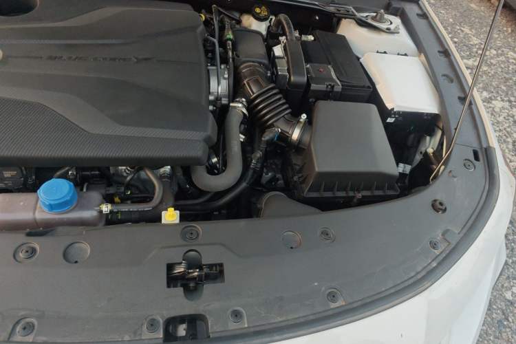 Used CHANGAN UNI-V 2025 Model Third-Generation 1.5T 500Bar Prestige Sports Edition Engine Bay Left