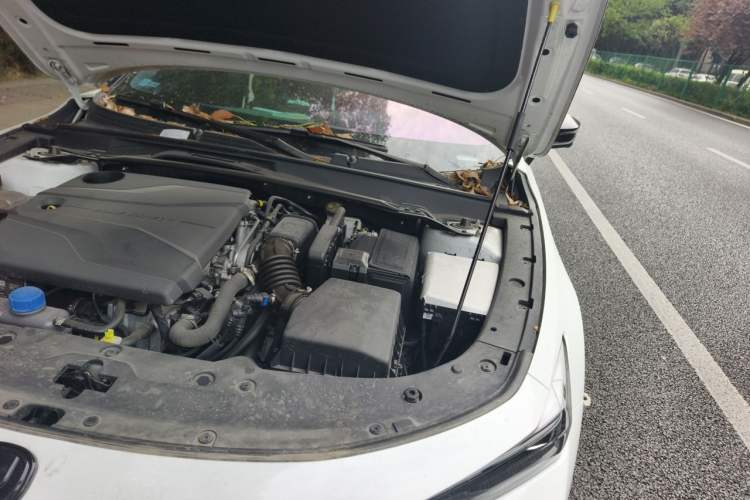 Used CHANGAN UNI-V 2025 1.5T 500Bar Prestige Sporty Version Engine Bay Left