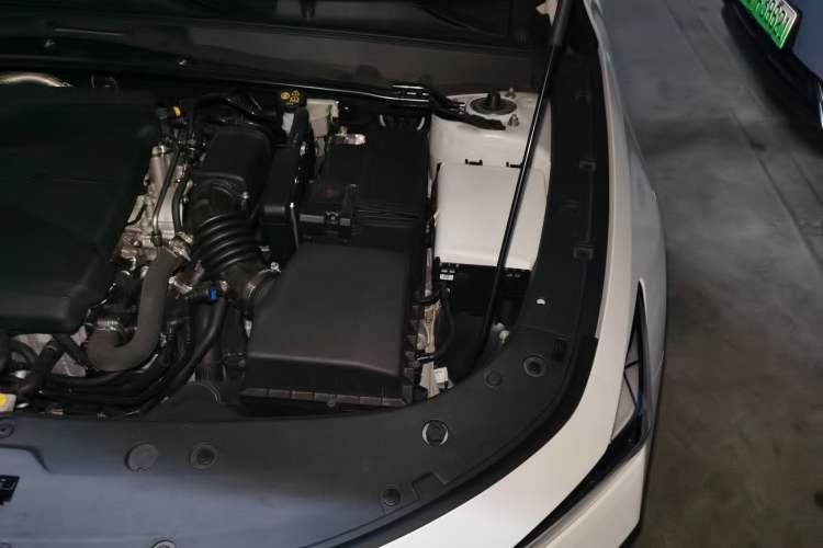 Used CHANGAN UNI-V 2025 Model Third-Generation 1.5T 500Bar Prestige Sports Edition Engine Bay Left