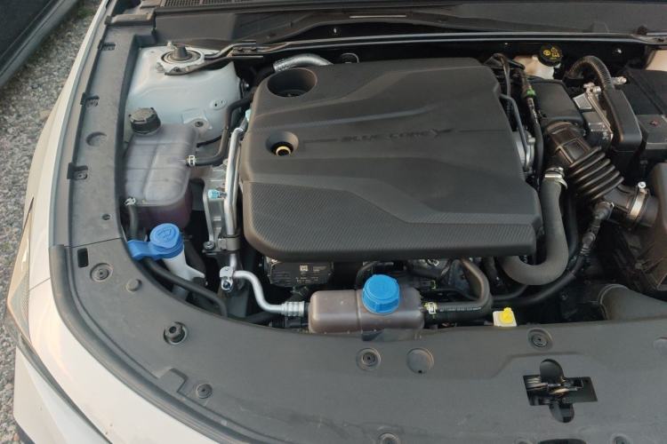 Used CHANGAN UNI-V 2025 Model Third-Generation 1.5T 500Bar Prestige Sports Edition Engine Bay Right