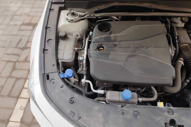 Used CHANGAN UNI-V 2025 1.5T 500Bar Prestige Sporty Version Engine Bay Right