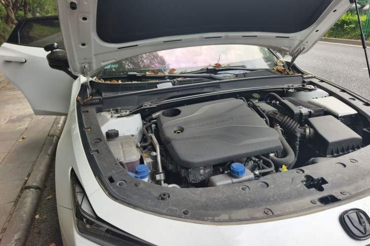 Used CHANGAN UNI-V 2025 1.5T 500Bar Prestige Sporty Version Engine Bay Right