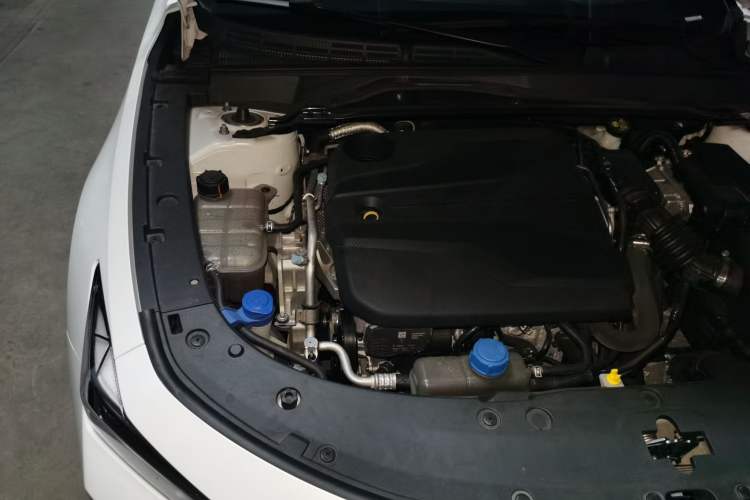 Used CHANGAN UNI-V 2025 Model Third-Generation 1.5T 500Bar Prestige Sports Edition Engine Bay Right