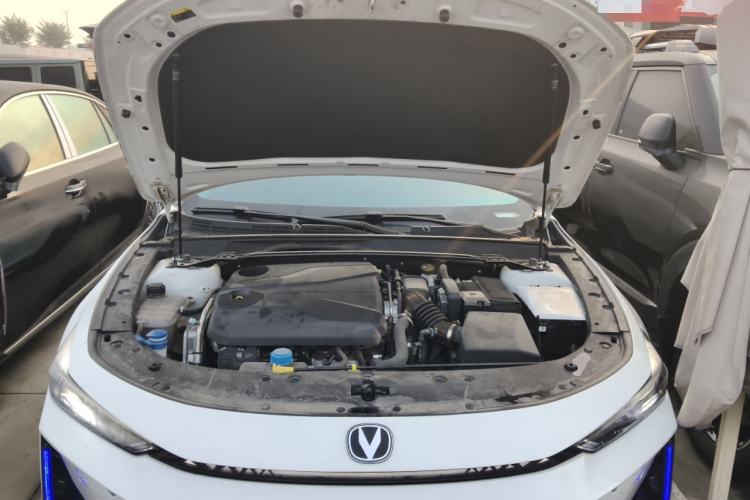 Used CHANGAN UNI-V 2025 1.5T 500Bar Prestige Sporty Version Engine Bay
