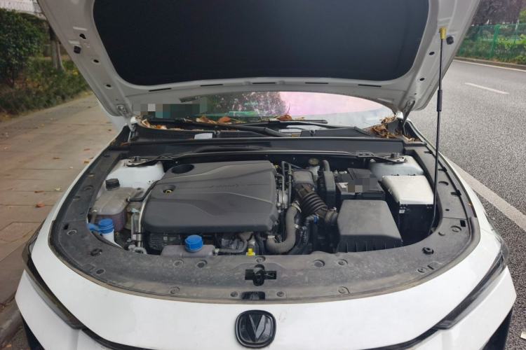 Used CHANGAN UNI-V 2025 1.5T 500Bar Prestige Sporty Version Engine Bay