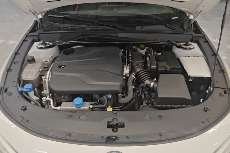 Used CHANGAN UNI-V 2025 1.5T 500Bar High-Energy Version Engine Bay