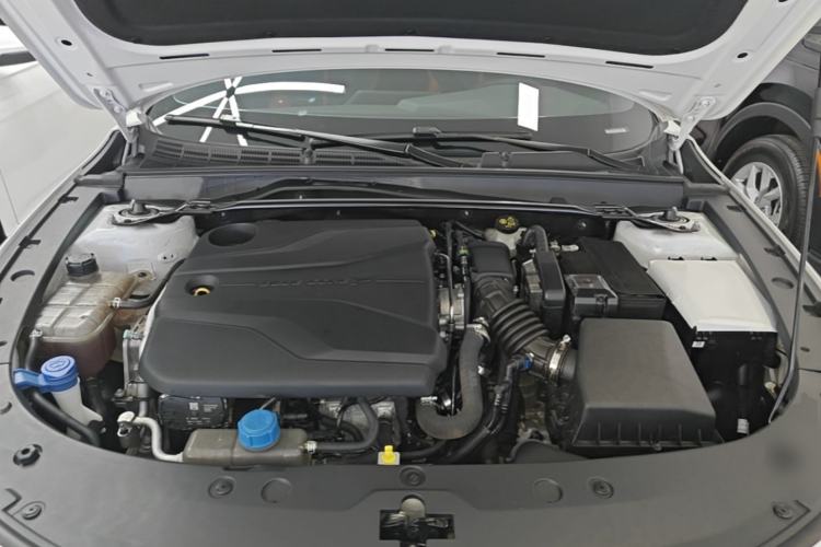 Used CHANGAN UNI-V 2025 1.5T 500Bar Prestige Sporty Version Engine Bay