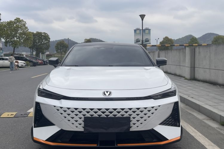Used CHANGAN UNI-V 2025 1.5T 500Bar Prestige Sporty Version Exterior 4