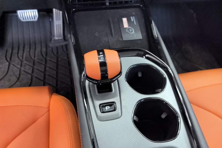 Used CHANGAN UNI-V 2025 Model Third-Generation 2.0T Dynamic Edition Gear Lever