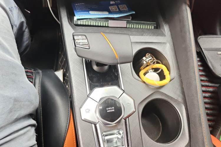 Used CHANGAN UNI-V 2025 1.5T 500Bar Prestige Sporty Version Gear Lever
