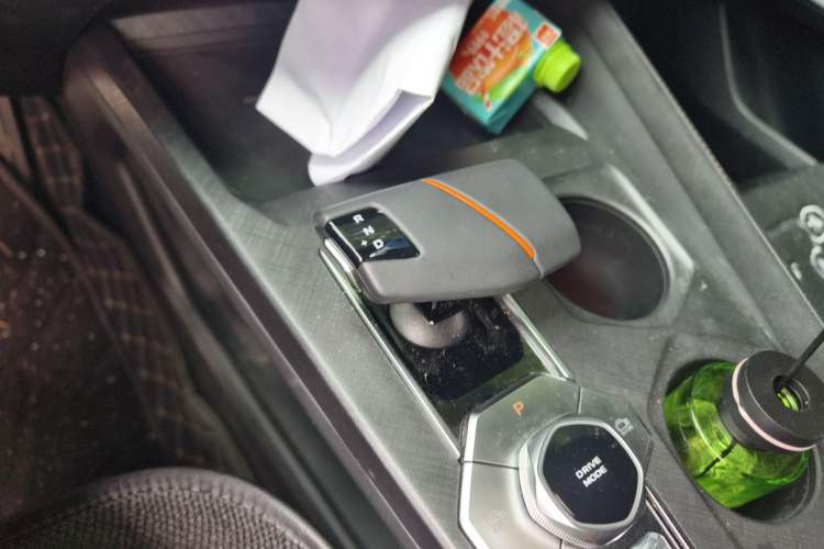 Used CHANGAN UNI-V 2025 1.5T 500Bar Prestige Sporty Version Gear Lever
