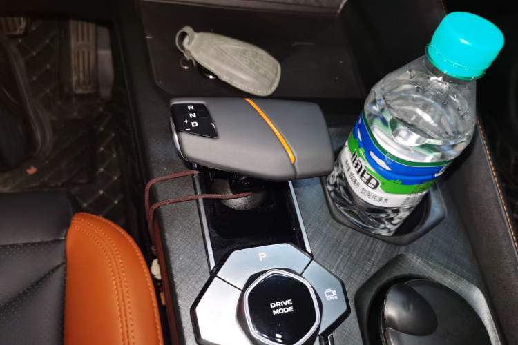 Used CHANGAN UNI-V 2025 Model Third-Generation 1.5T 500Bar Prestige Sports Edition Gear Lever