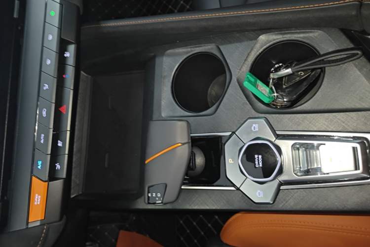 Used CHANGAN UNI-V 2025 1.5T 500Bar Prestige Sporty Version Gear Lever