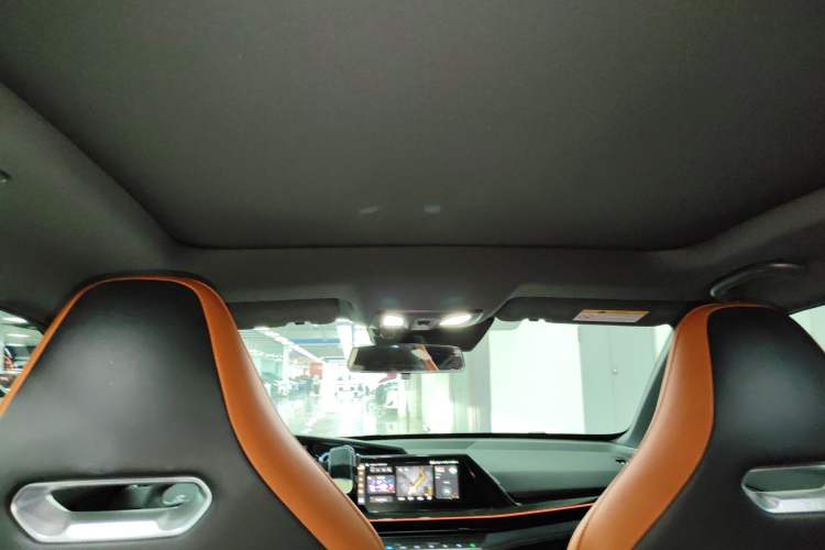 Used CHANGAN UNI-V 2025 1.5T 500Bar Prestige Sporty Version Headliner