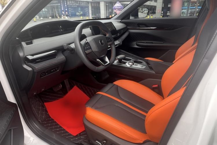 Used CHANGAN UNI-V 2025 1.5T 500Bar Prestige Sporty Version Interior 2