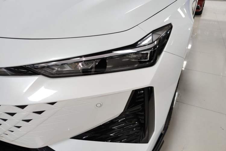 Used CHANGAN UNI-V 2025 1.5T 500Bar Prestige Sporty Version Left Front Headlight