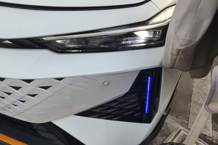 Used CHANGAN UNI-V 2025 1.5T 500Bar Prestige Sporty Version Left Front Headlight