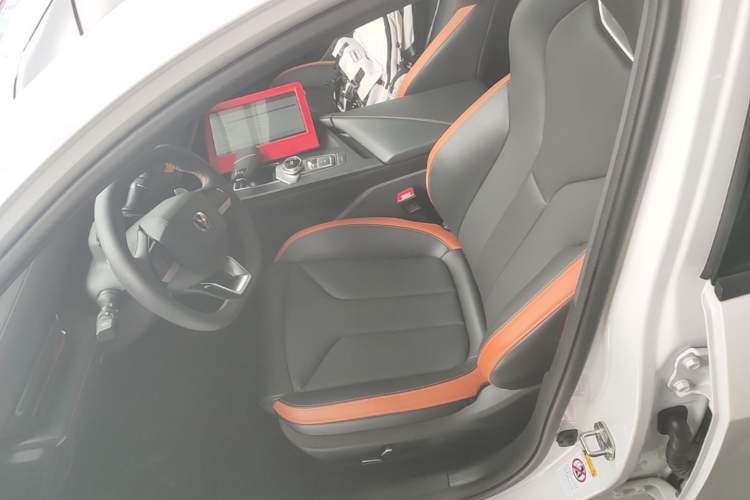 Used CHANGAN UNI-V 2025 1.5T 500Bar High-Energy Version Left Front Seat
