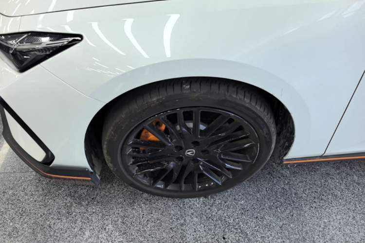 Used CHANGAN UNI-V 2025 Model Third-Generation 2.0T Dynamic Edition Left Front Wheel Hub