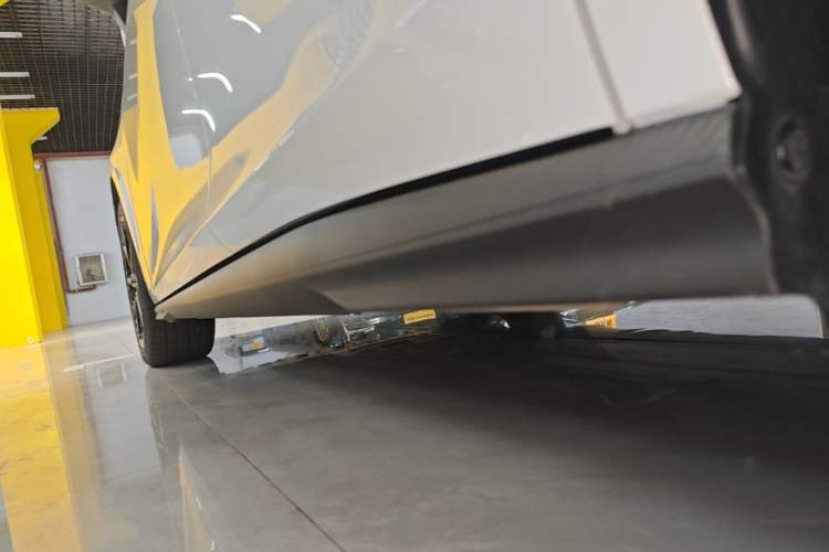 Used CHANGAN UNI-V 2025 1.5T 500Bar High-Energy Version Left Side Sill
