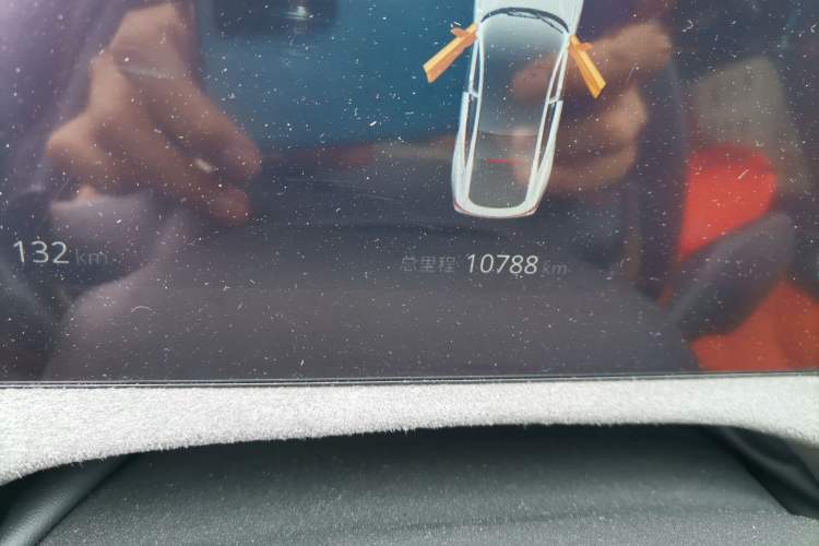 Used CHANGAN UNI-V 2025 Model Third-Generation 2.0T Dynamic Edition Odometer Close Up