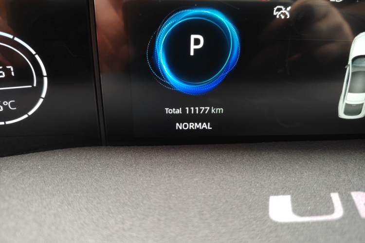Used CHANGAN UNI-V 2025 1.5T 500Bar Prestige Sporty Version Odometer Close Up