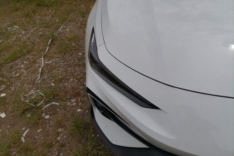 Used CHANGAN UNI-V 2025 Model Third-Generation 2.0T Dynamic Edition Right Front Headlight