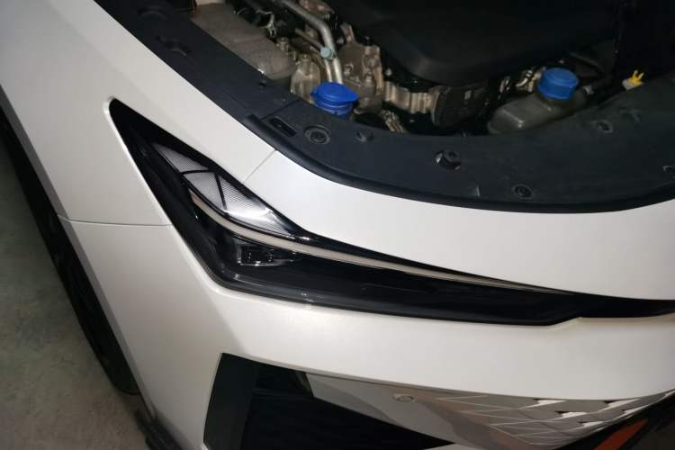 Used CHANGAN UNI-V 2025 Model Third-Generation 1.5T 500Bar Prestige Sports Edition Right Front Headlight