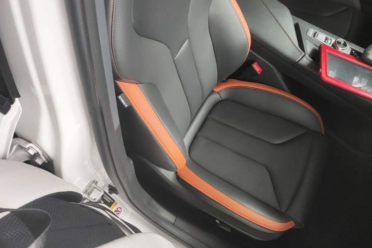 Used CHANGAN UNI-V 2025 1.5T 500Bar High-Energy Version Right Front Seat