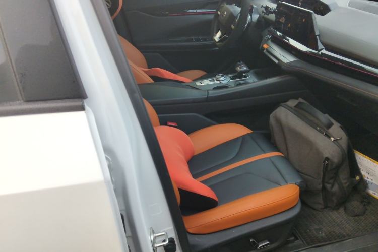 Used CHANGAN UNI-V 2025 1.5T 500Bar Prestige Sporty Version Right Front Seat