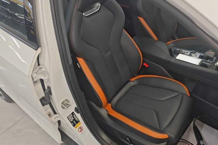 Used CHANGAN UNI-V 2025 1.5T 500Bar High-Energy Version Right Front Seat