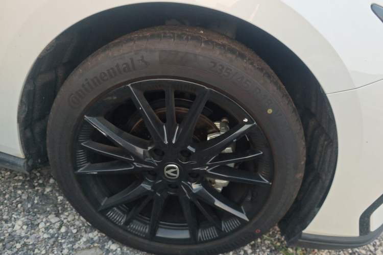 Used CHANGAN UNI-V 2025 Model Third-Generation 1.5T 500Bar Prestige Sports Edition Right Front Wheel Hub