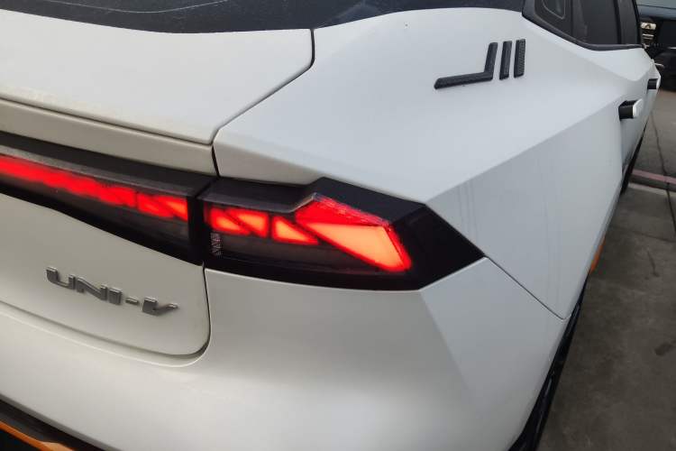 Used CHANGAN UNI-V 2025 1.5T 500Bar Prestige Sporty Version Right Rear Taillight