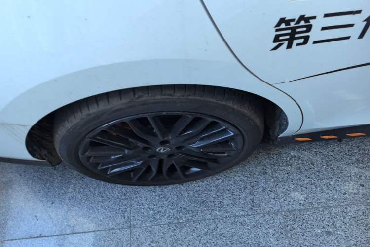 Used CHANGAN UNI-V 2025 Model Third-Generation 2.0T Dynamic Edition Right Rear Wheel Hub