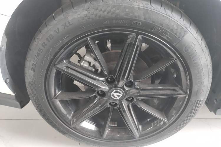Used CHANGAN UNI-V 2025 1.5T 500Bar High-Energy Version Right Rear Wheel Hub