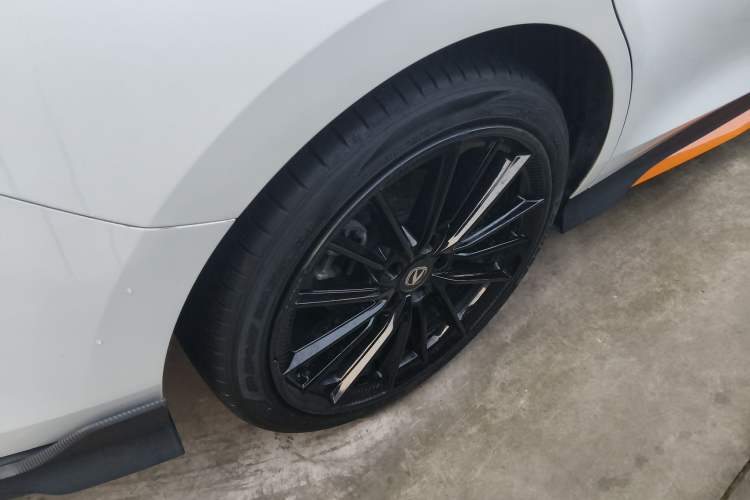 Used CHANGAN UNI-V 2025 1.5T 500Bar Prestige Sporty Version Right Rear Wheel Hub