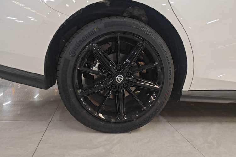 Used CHANGAN UNI-V 2025 1.5T 500Bar High-Energy Version Right Rear Wheel Hub