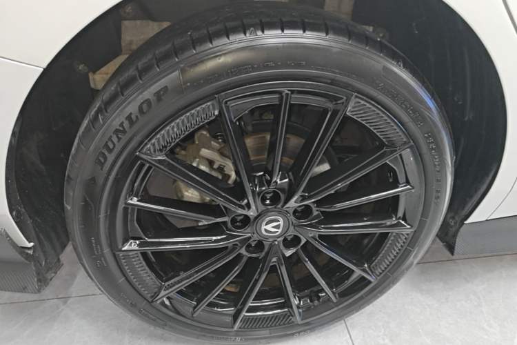 Used CHANGAN UNI-V 2025 1.5T 500Bar Prestige Sporty Version Right Rear Wheel Hub