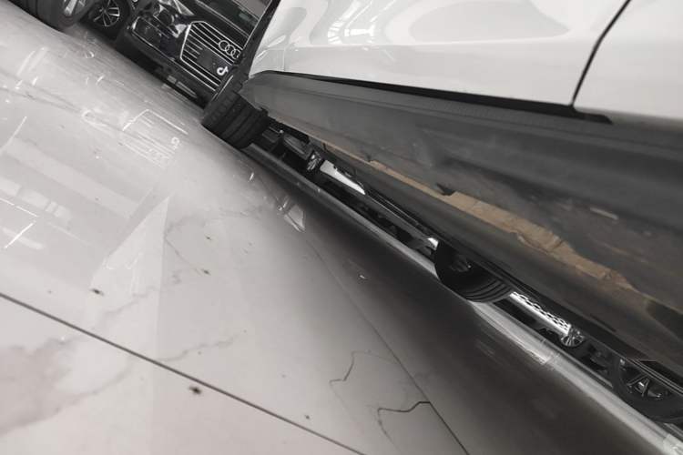 Used CHANGAN UNI-V 2025 1.5T 500Bar High-Energy Version Right Side Sill