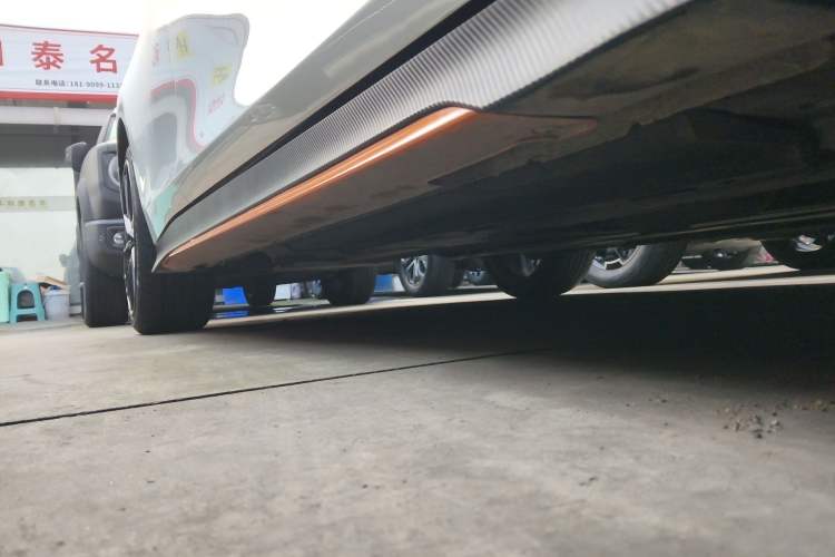 Used CHANGAN UNI-V 2025 1.5T 500Bar Prestige Sporty Version Right Side Sill