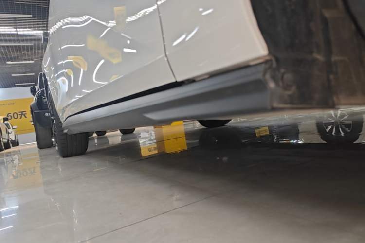 Used CHANGAN UNI-V 2025 1.5T 500Bar High-Energy Version Right Side Sill